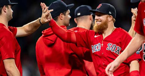 Red Sox burst out for 6 in the 7th, beat the AL West-leading Rangers 10-6